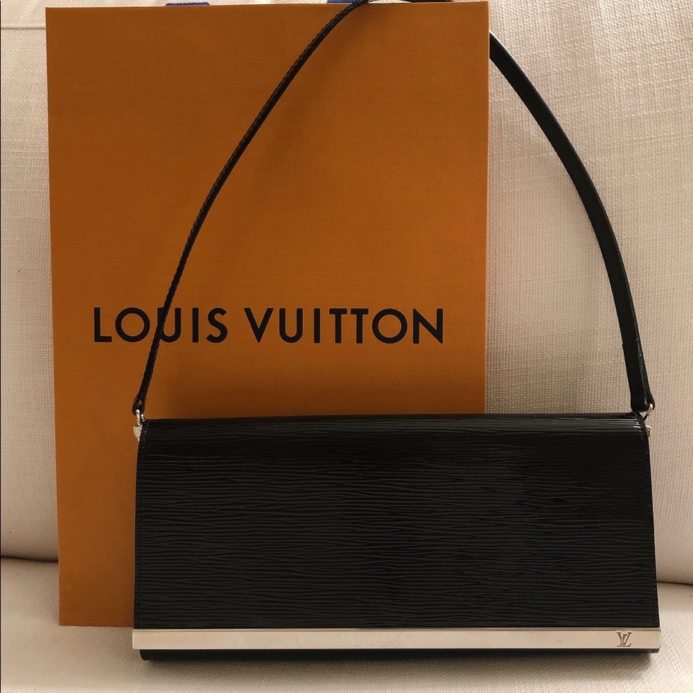 LOUIS VUITTON Epi Sevigne Clutch AUTH CODE: SN0142
